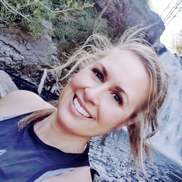 Meet your Posher, Nikki - Picture 1 of 1